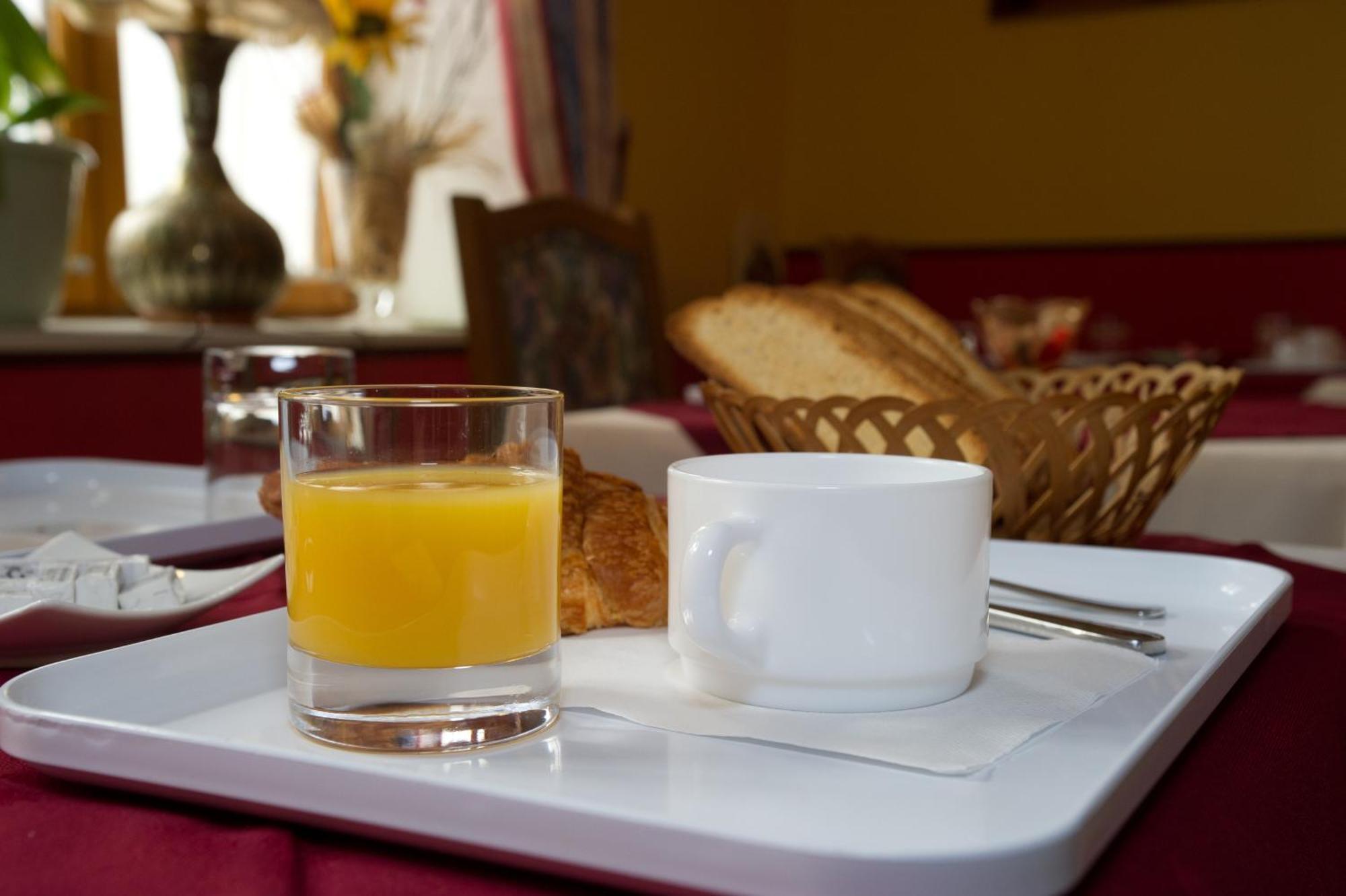 Logis Hotel Le Val De Vence Launois-sur-Vence Kültér fotó
