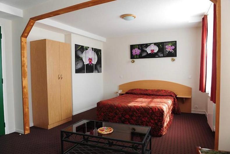 Logis Hotel Le Val De Vence Launois-sur-Vence Kültér fotó